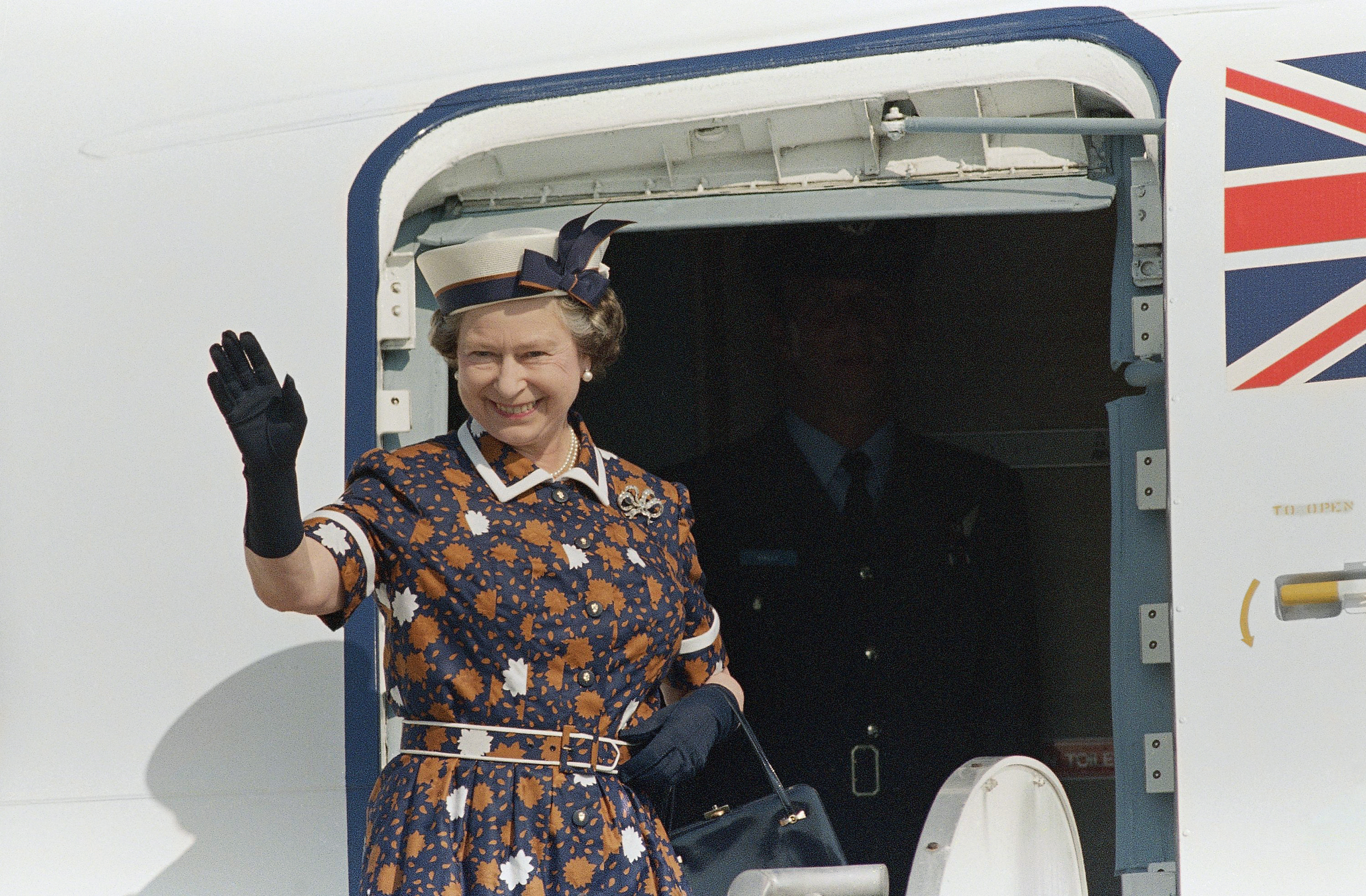 Queen Elizabeth II and Prince Philip view spectators below from balcony of the Old State House on July 11, 1976 in Boston before the Queen descended to street level to address the crowd. (AP Photo)